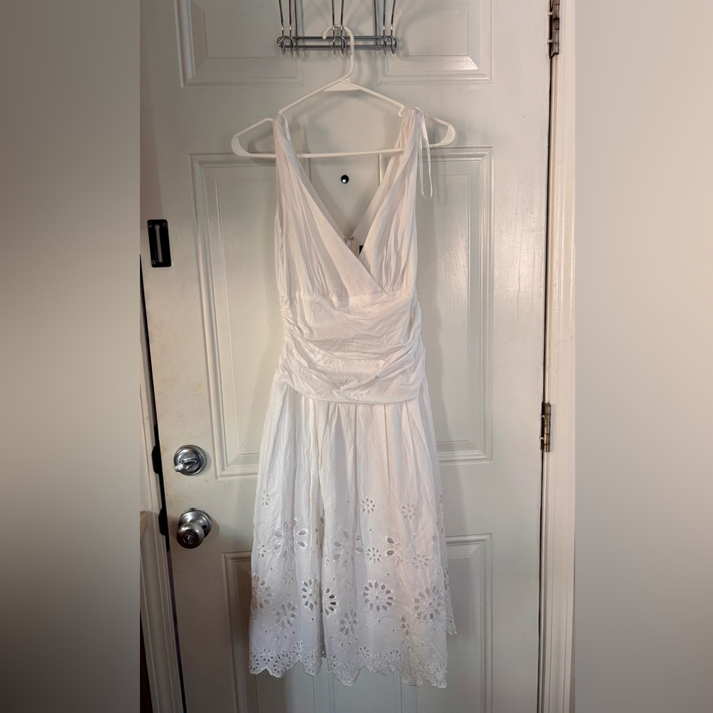 Elegant White Sleeveless Cotton Dress with Lining